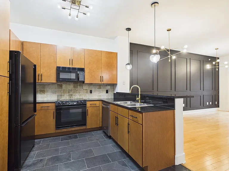 1901 Post Oak Blvd #OAK-2402 — Photo 8