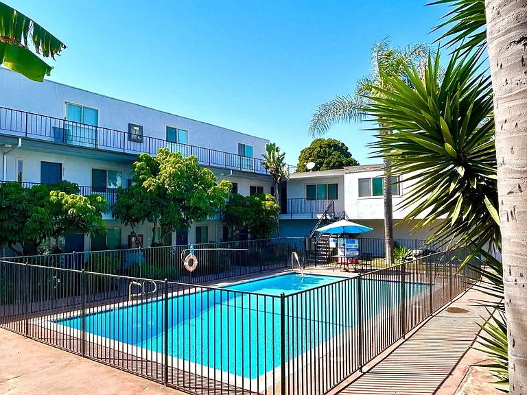 Monte Vista Townhomes — Photo 2