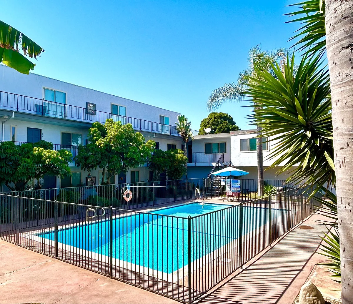 Building Photo - Monte Vista Townhomes
