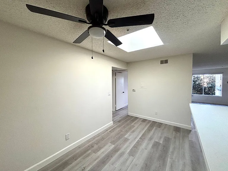 6331 Los Robles Ave — Photo 13