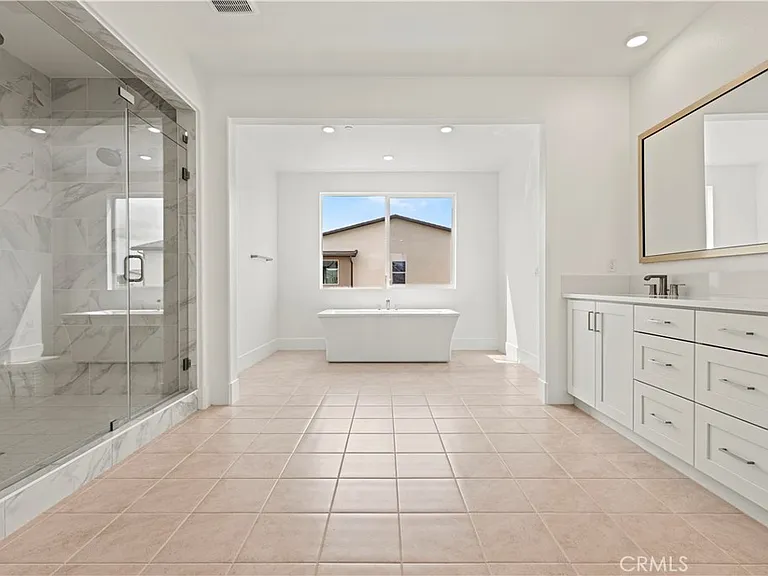 402 Shrike — Photo 28
