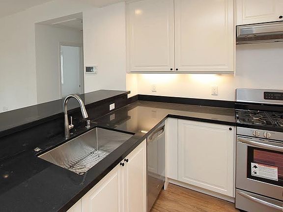 3rd image of 860 College Ave