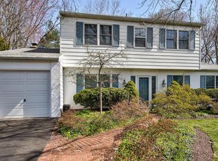 145 Meadowfield Dr, Southampton, PA