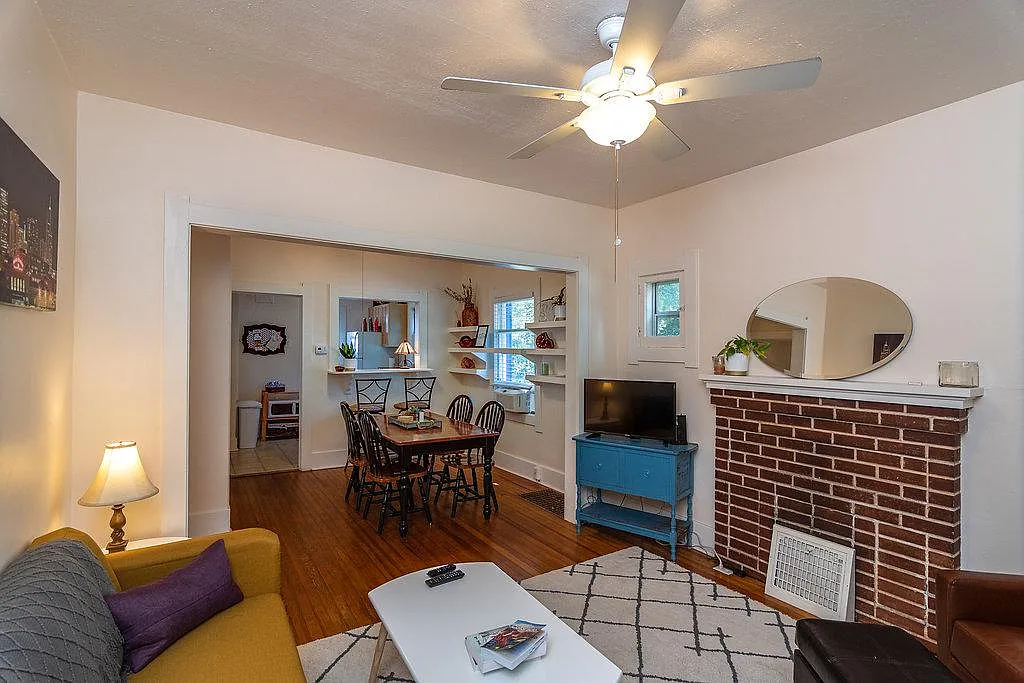 402 N Washington St — Photo 3
