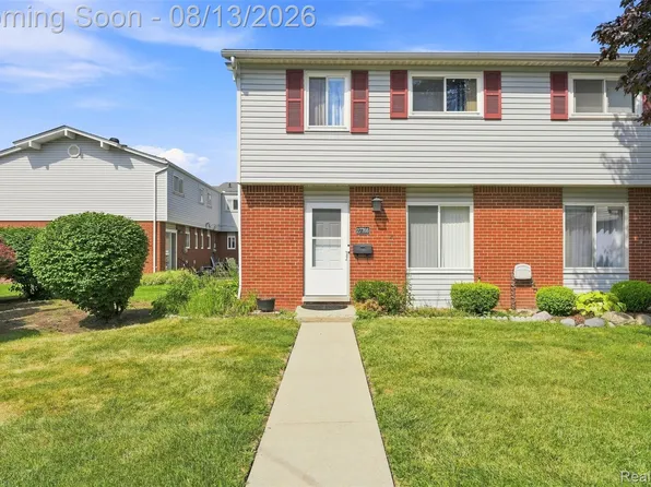 27766 Eastwick Sq, Roseville, MI 48066