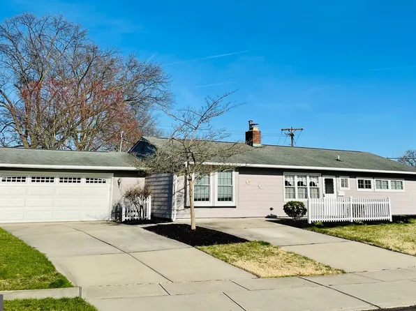44 Favored Ln, Levittown, PA 19055