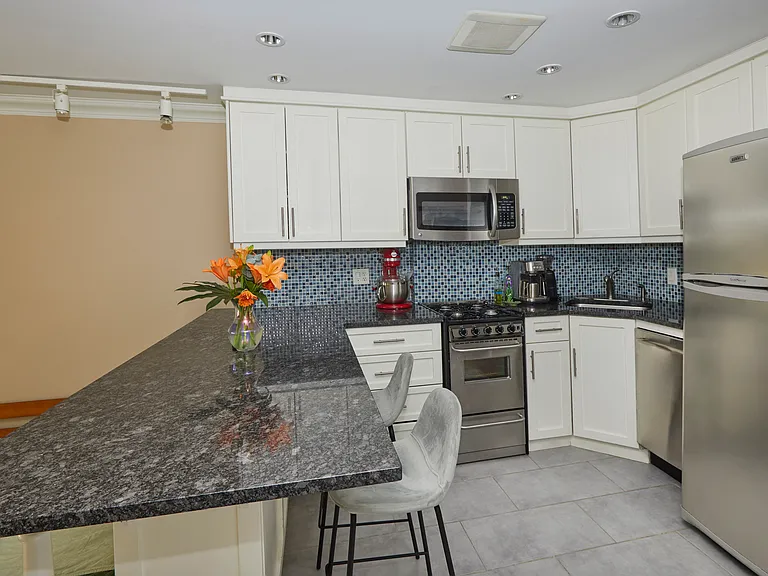 211 Thompson St #2D — Photo 5