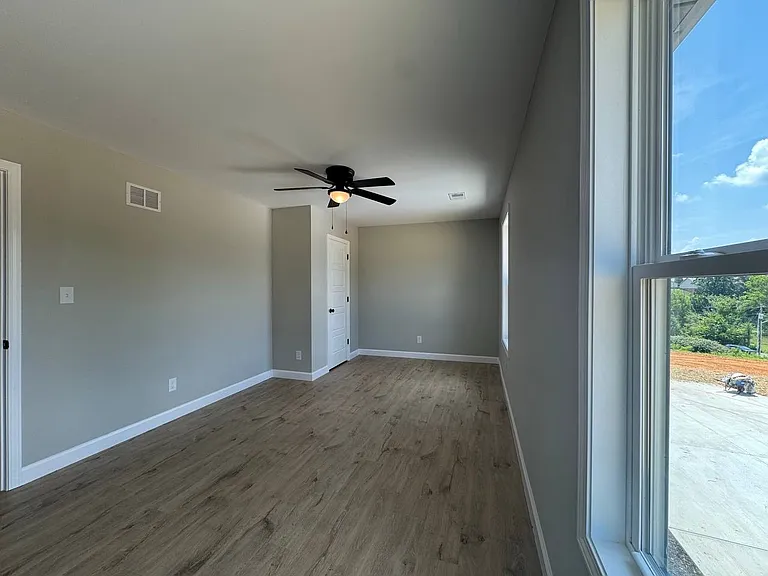 11 Midland Meadows Dr — Photo 5