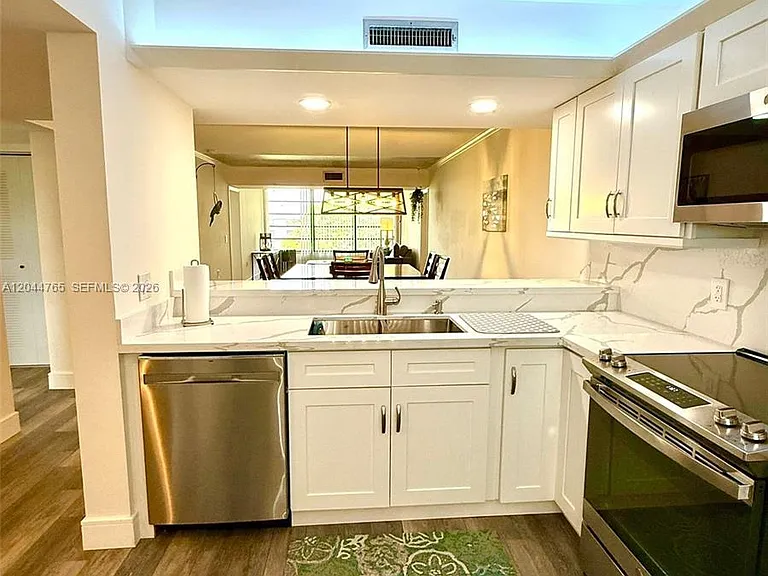 1705 Whitehall Dr #403 — Photo 17