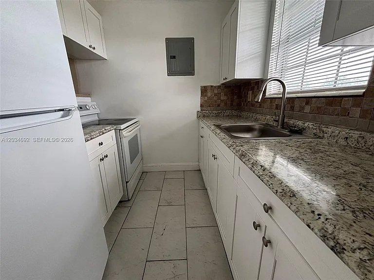 6601 SW 18th St #206 — Photo 2