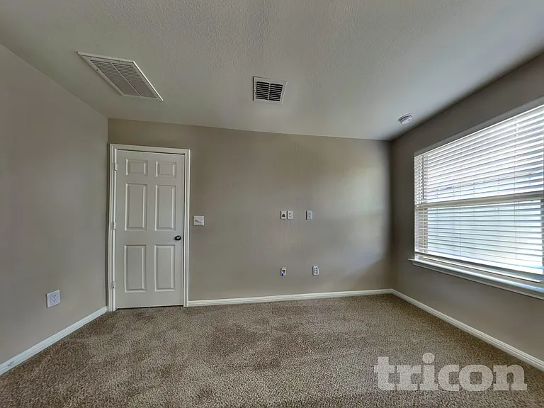 5343 Marsh Ln — Photo 6