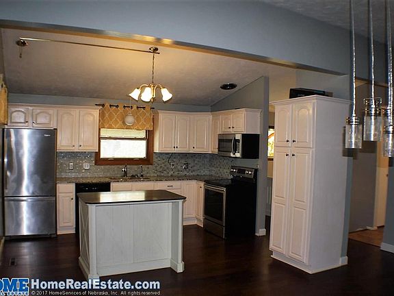 3rd image of 1100 Scenic Ln