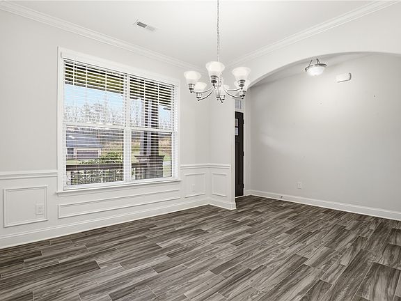 5th image of 131 Estateside Dr