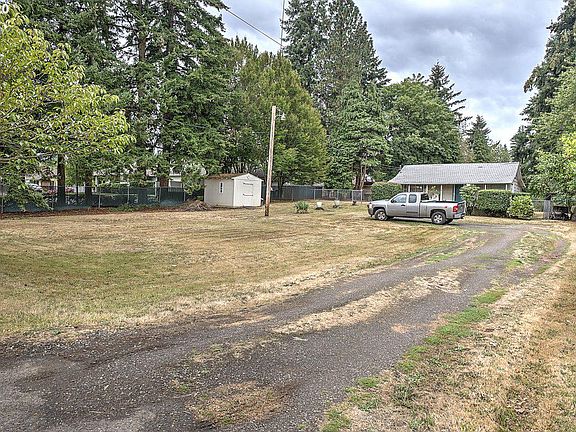 2nd image of 3214 NE 54th St