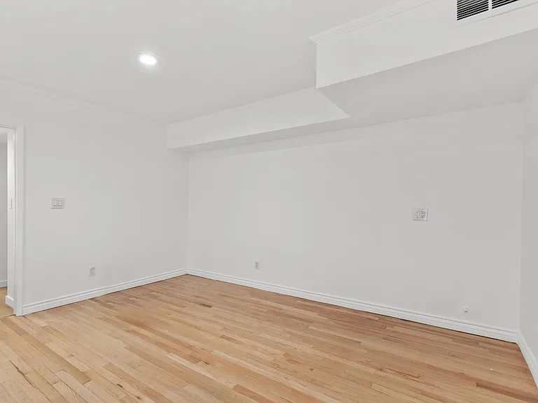 4217 Whitsett Ave #1 — Photo 4