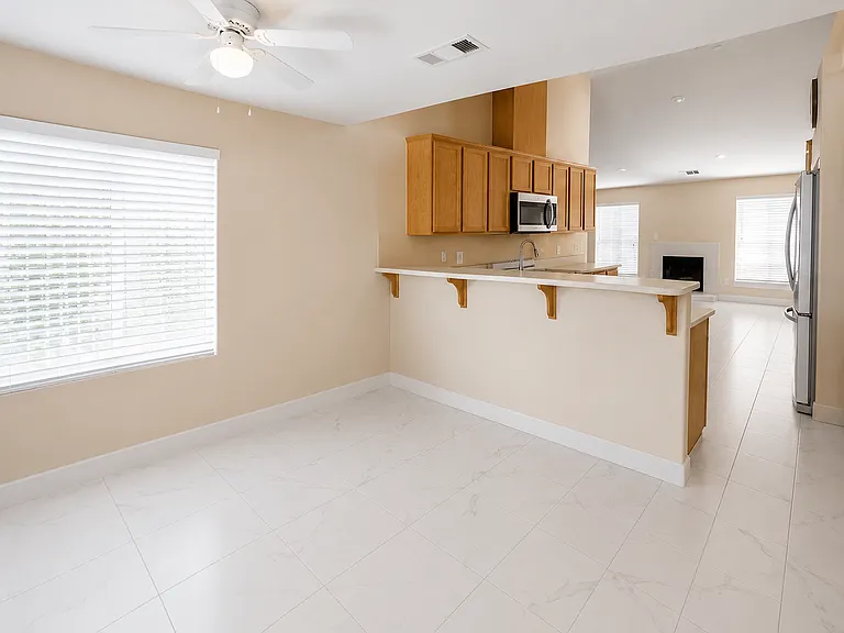 693 Kensington Cir — Photo 5