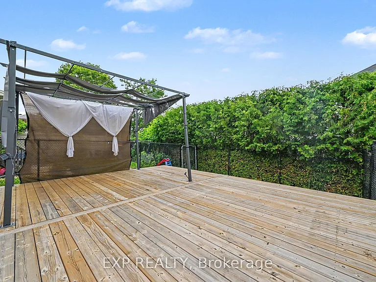 218 Rolling Meadow Cres — Photo 27