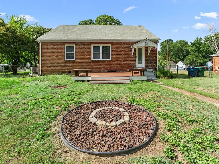 2501 Williams St — Photo 5