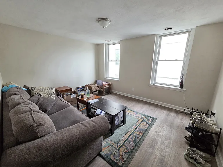 4 Douglass St #4 — Photo 1