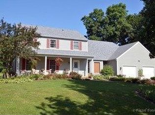 3207 Hidden Lake Dr, Woodstock, IL 60098