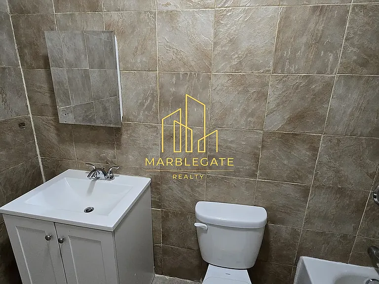310-312 14th Ave #55 — Photo 8