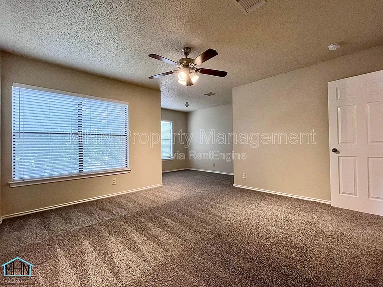 8143 Chestnut Manor Dr — Photo 30