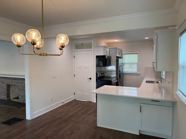 3211 Pleasant St, Des Moines, IA 50312