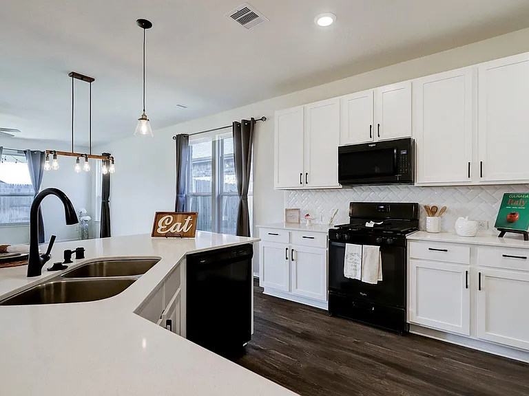 1702 Claire Creek Ct — Photo 6