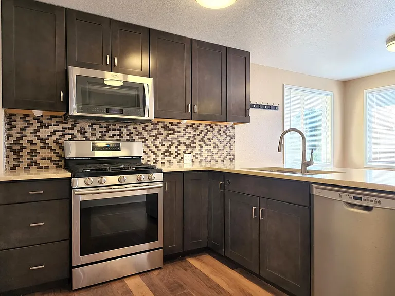 10914 Willow Rd — Photo 4