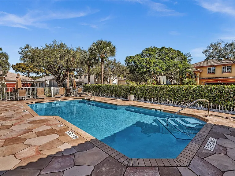 1449 Banyan Cir — Photo 37
