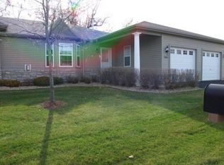 948 Carriage Hills Dr, Chaska, MN 55318