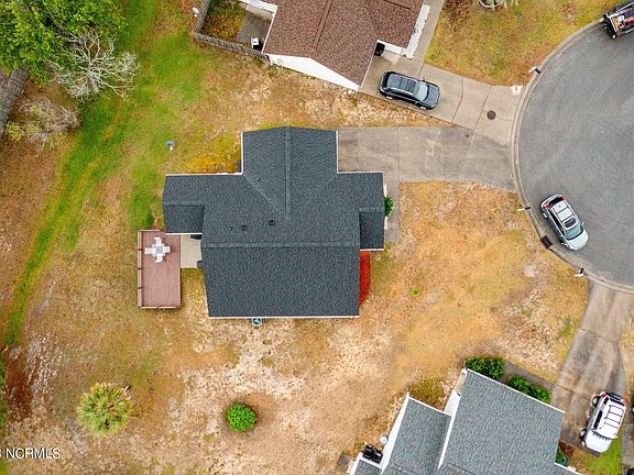 4th image of 401 Brecknock Court