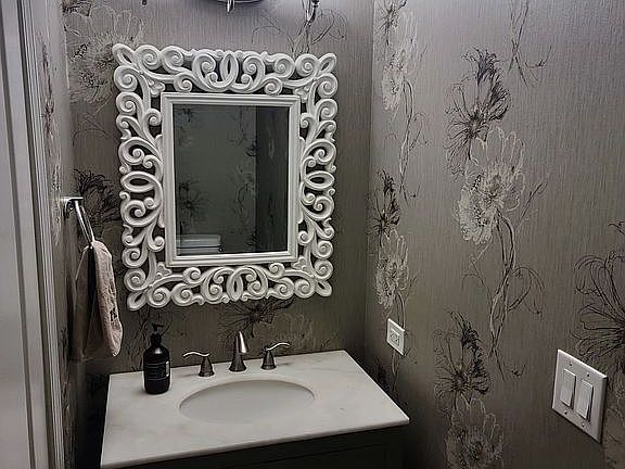 First flr 1/2 bath 