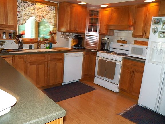 2nd image of 32 Sycamore Dr