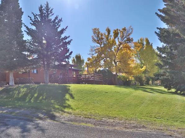 2051 Nevada St, Meeteetse, WY 82433