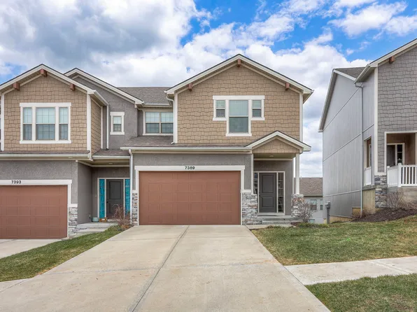 7389 Aaron St, Parkville, MO 64152