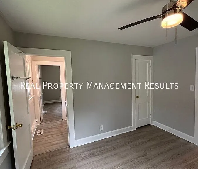 1111 Stanley Ave — Photo 7