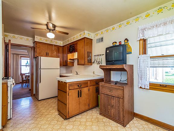 3rd image of 4784 N Elkhart Ave