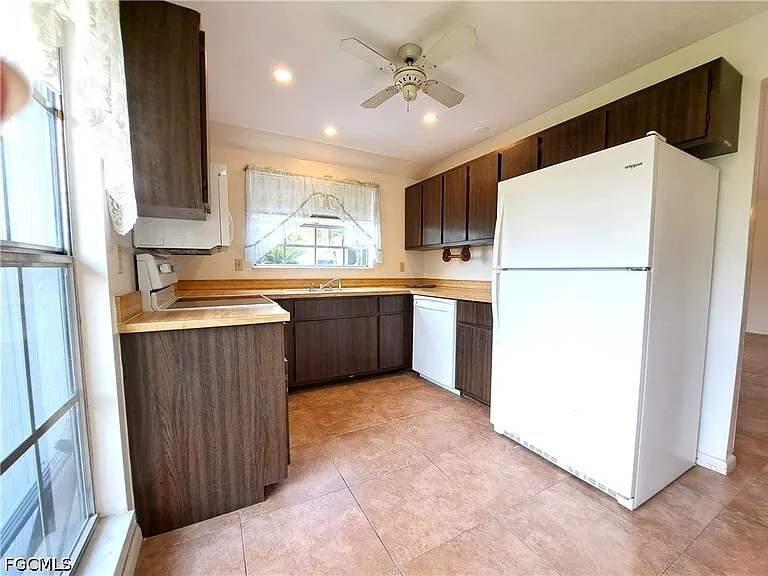 10525 Putnam Ct — Photo 8