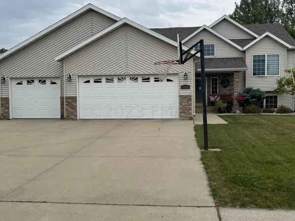 3529 43rd Ave S, Fargo, ND 58104