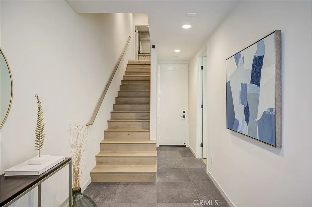 4 bed, 3.5 bath, 2314 sqft, $6,895 — Photo 3