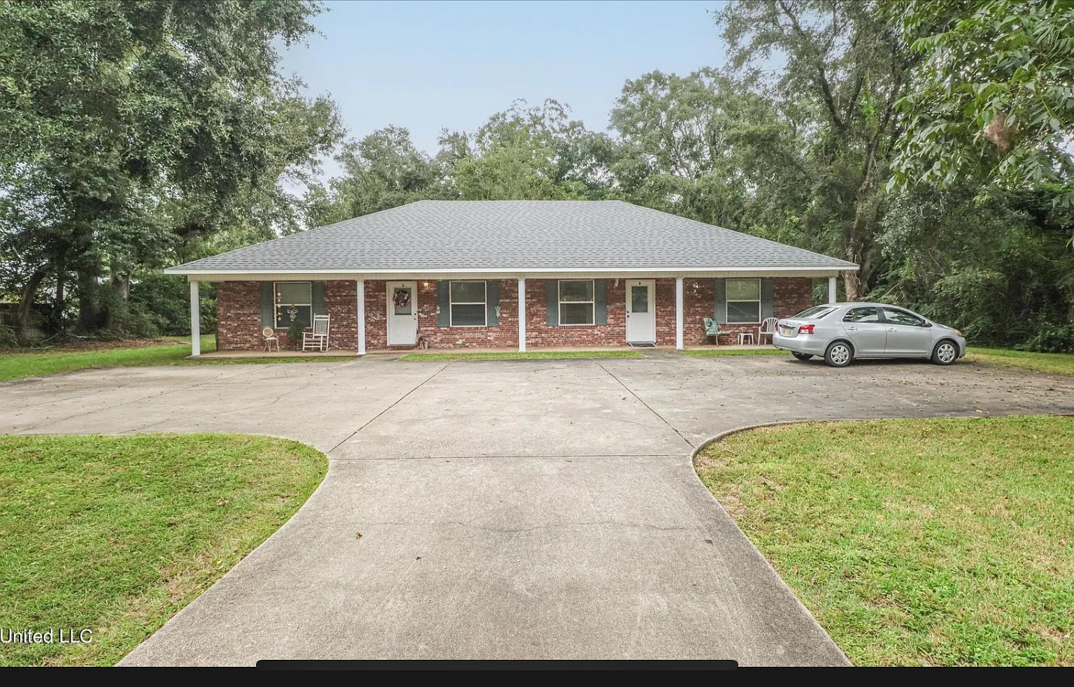 5594 Daugherty Road - B — Photo 1