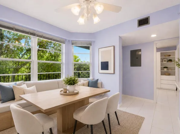 12500 SW 5th Ct APT 311M, Pembroke Pines, FL 33027