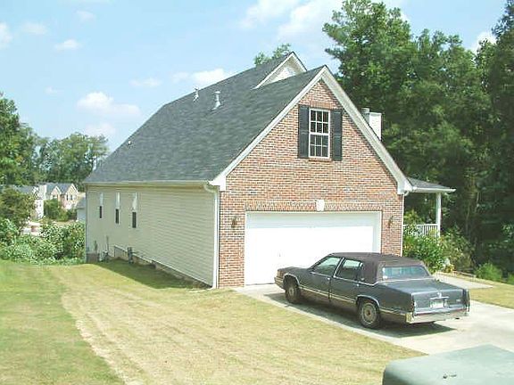 Bermuda sod lawn in great shape