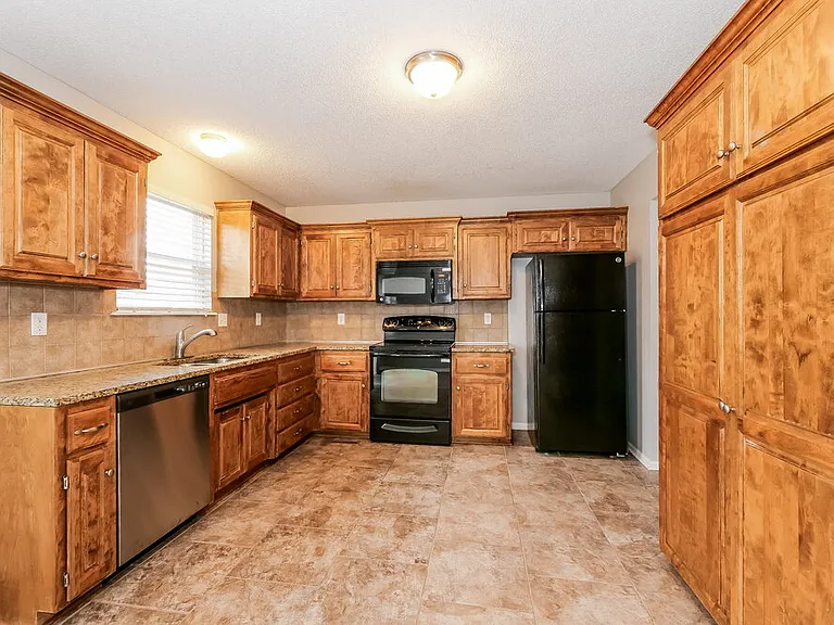 515 Hibiscus Dr — Photo 7