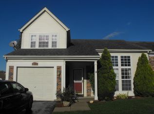 1352 Trinity Dr, Carol Stream, IL 60188