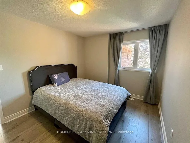 545 Menczel Cres #UPPER — Photo 15