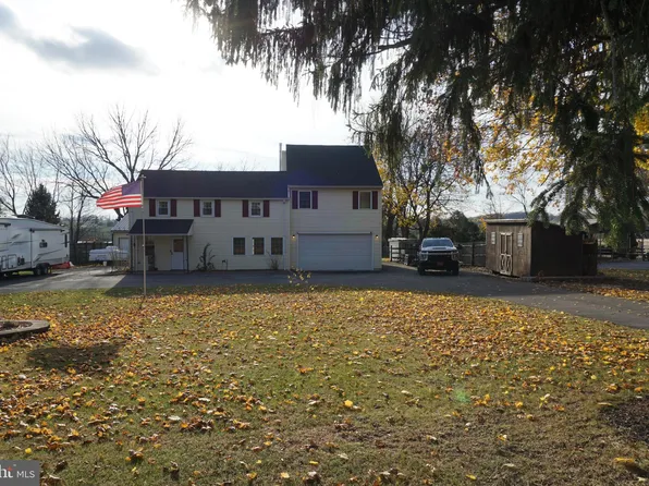 38 Newport Rd, Gap, PA 17527