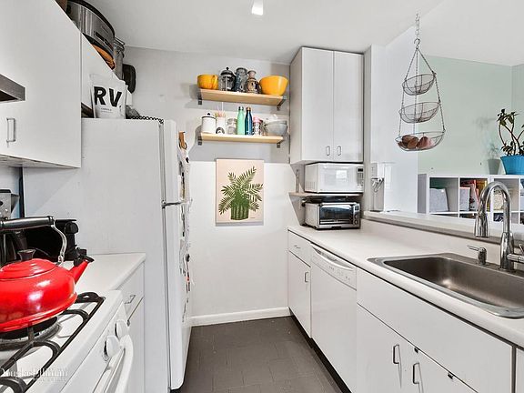 4th image of 173 Smith St #3H