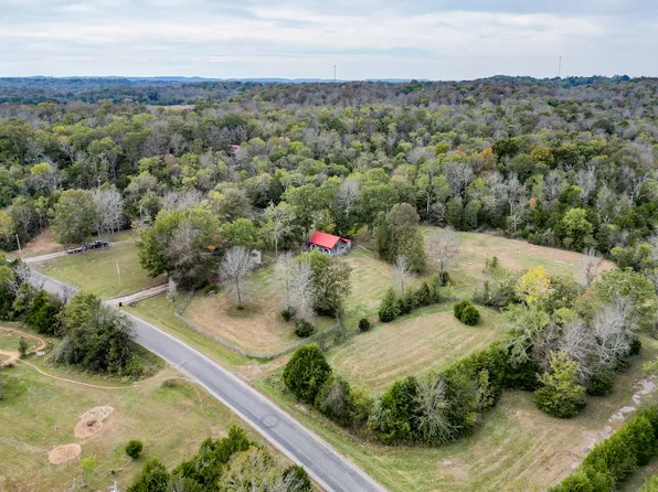 2917 Luke Moser Rd, Columbia, TN 38401